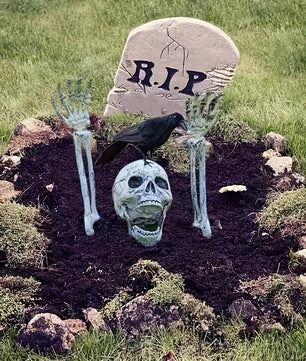 Realistic Skeleton Stakes – Halloween Skull & Arm Lawn Decor
